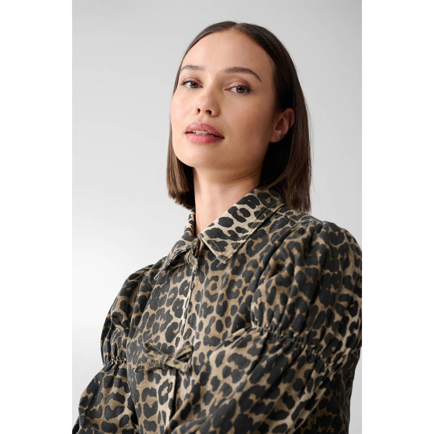 Shoeby top met panterprint en volant zwart beige