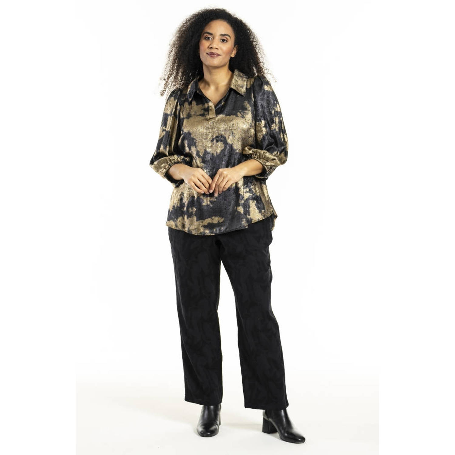 STUDIO blouse STiff met all over print goud