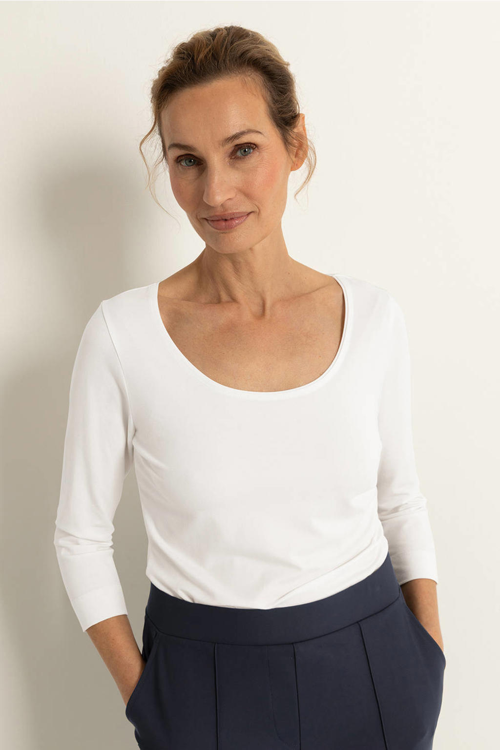 Ecru dames Claudia Sträter longsleeve gebreid van viscose met effen, lange mouwen en ronde hals