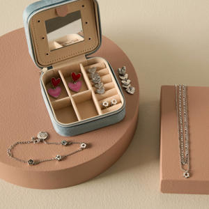 giftbox met sieraden blauw/zilverkleurig (t.w.v. €99,-)