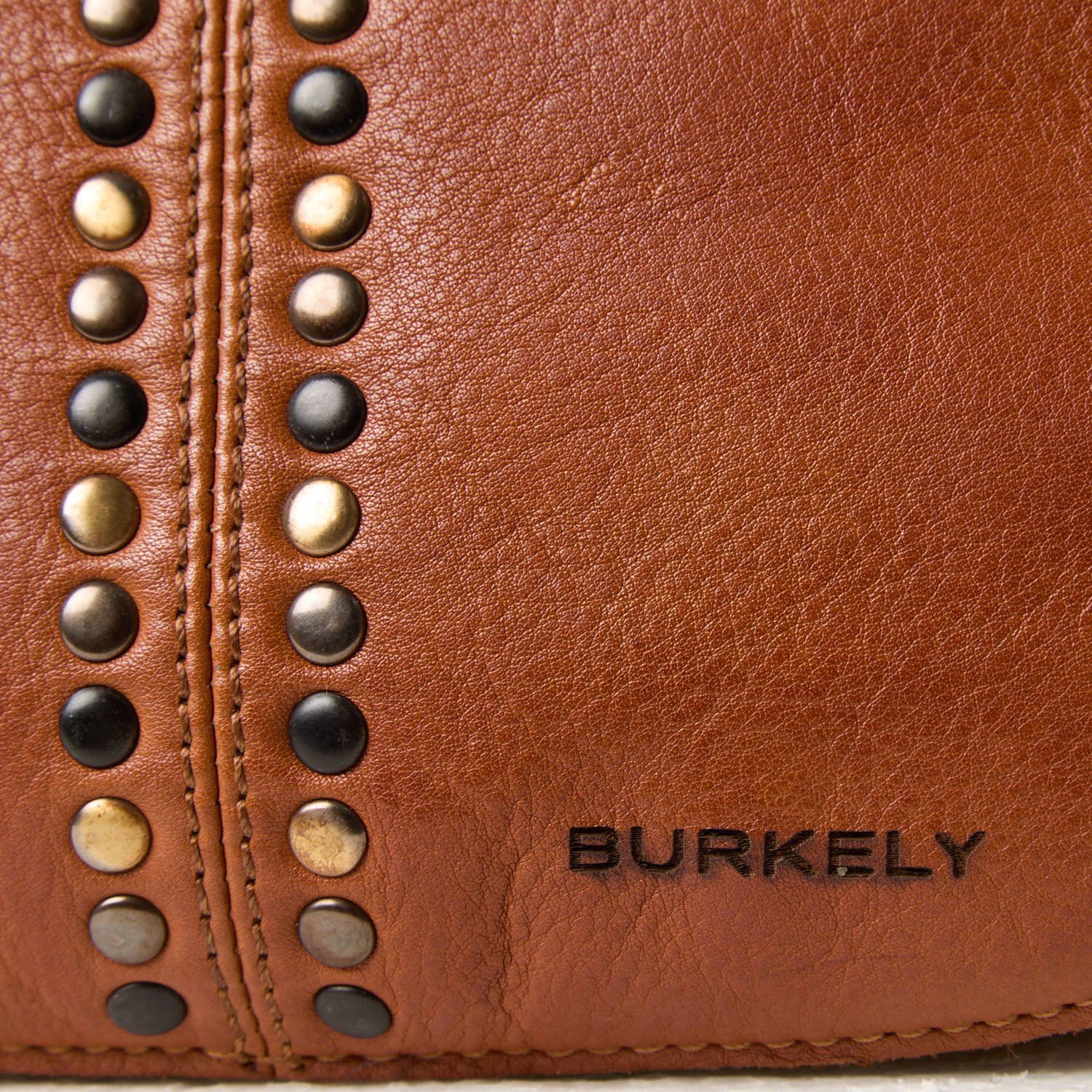 BURKELY leren crossbody tas met studs cognac
