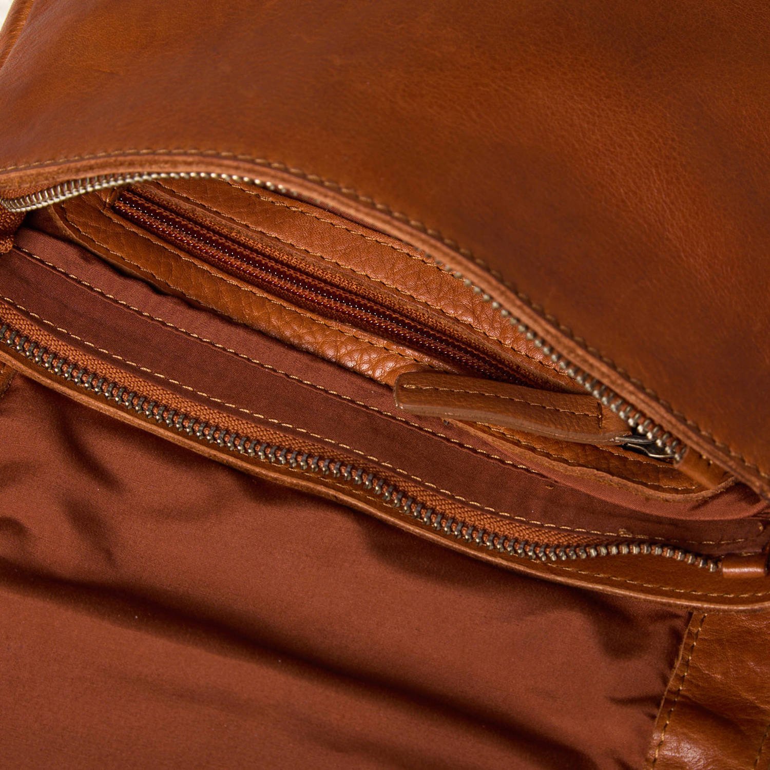 BURKELY leren crossbody tas met studs cognac