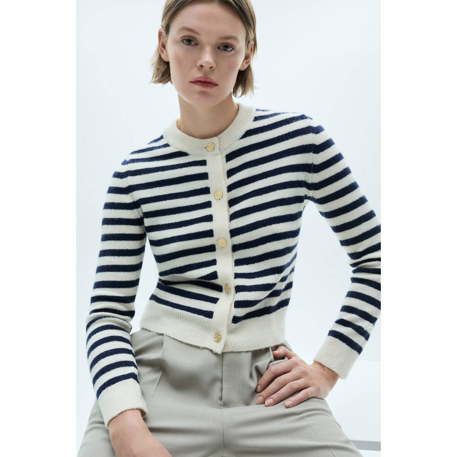 Mango gestreept gebreid vest ecru donkerblauw