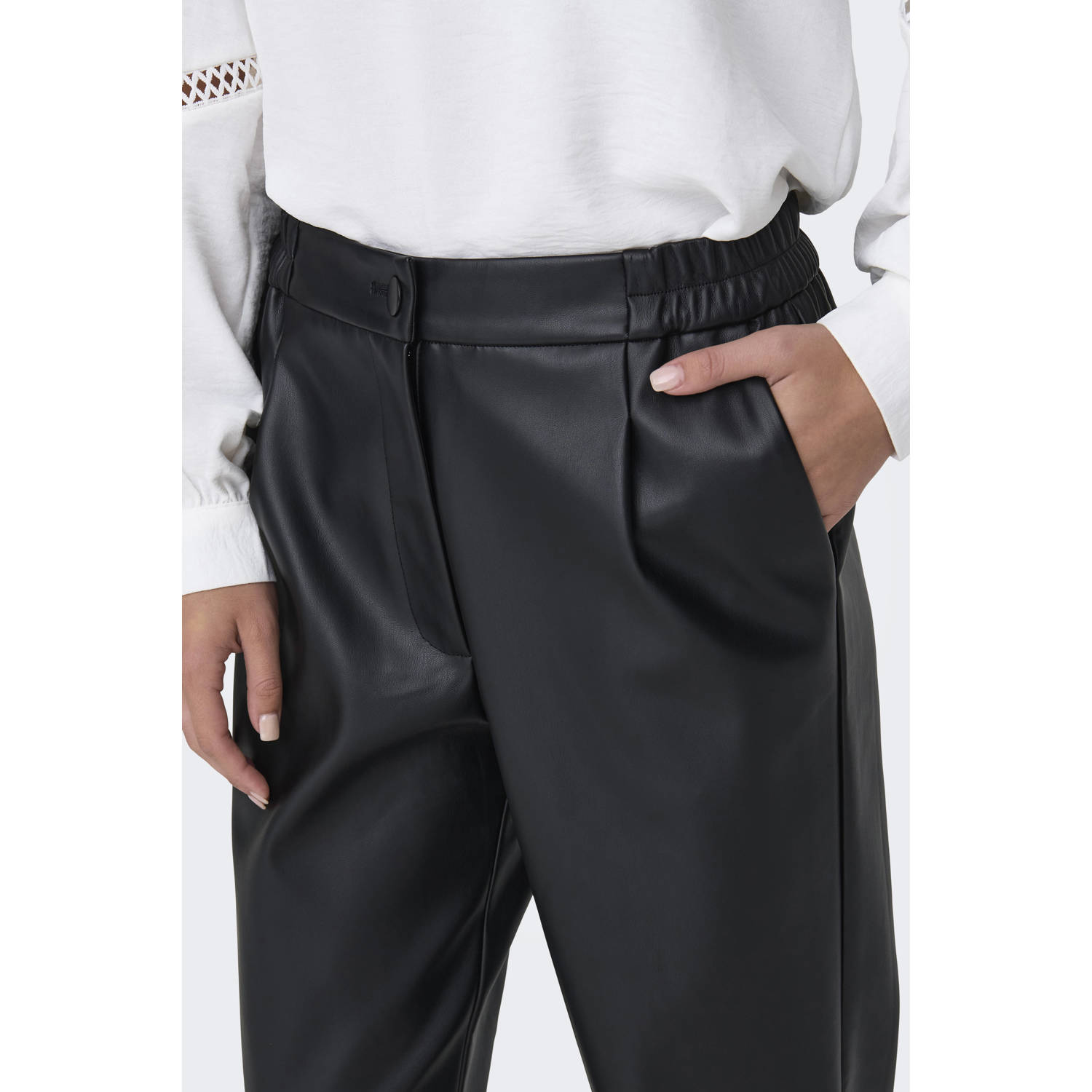 ONLY imitatieleren cropped regular fit broek ONLMYNTE zwart