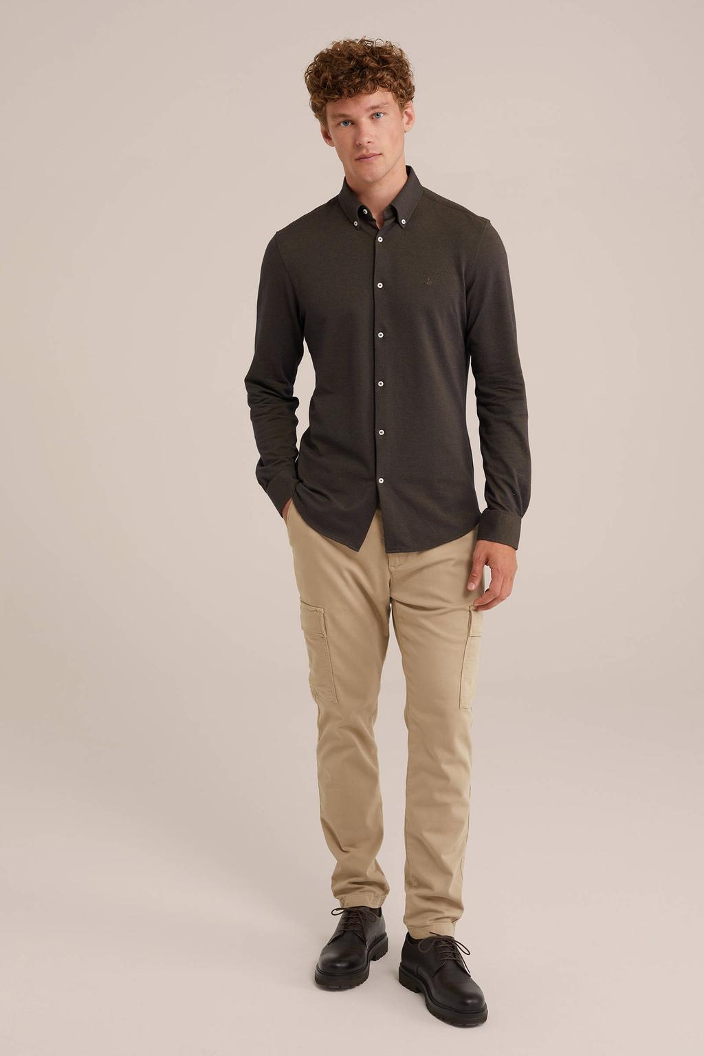 Bruine heren WE Fashion overhemd Saro van katoen met effen, lange mouwen, button down sluiting en knoopsluiting
