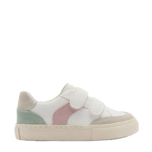   sneakers wit