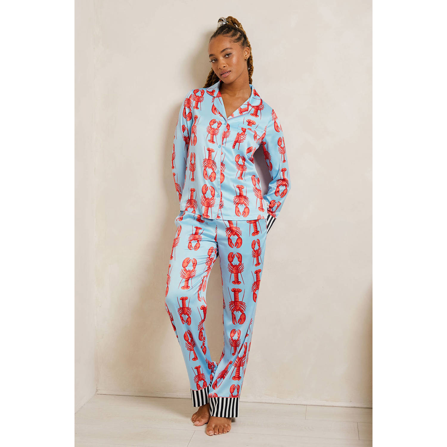 Chelsea Peers satijnen pyjama lichtblauw rood