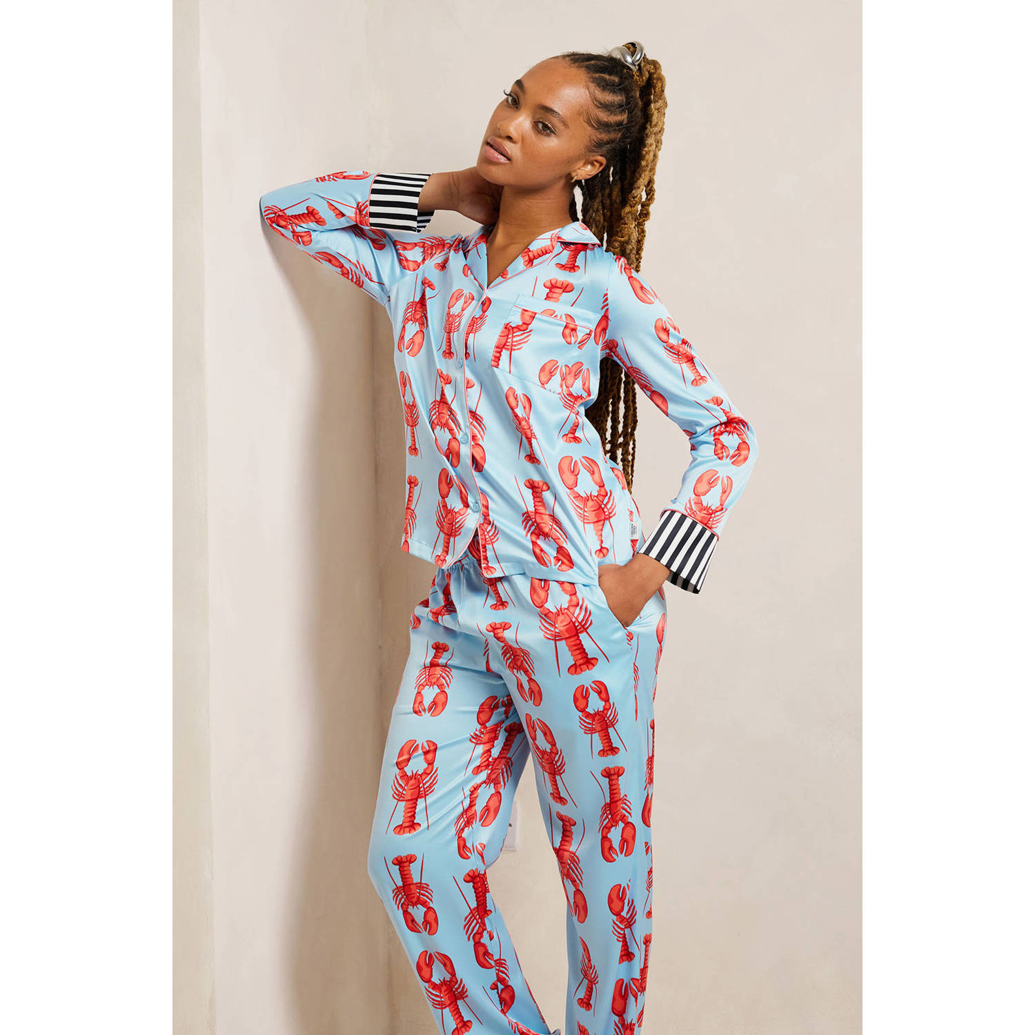 Chelsea Peers satijnen pyjama lichtblauw rood