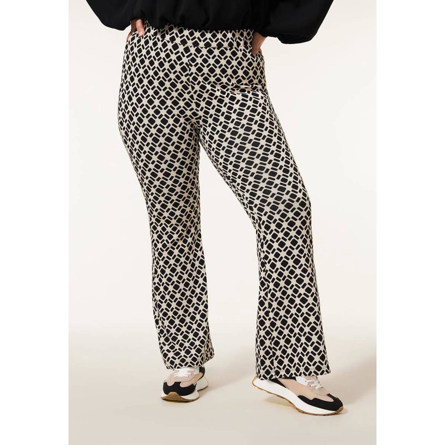 Miss Etam Plus flared broek Mara met all over print zwart ecru