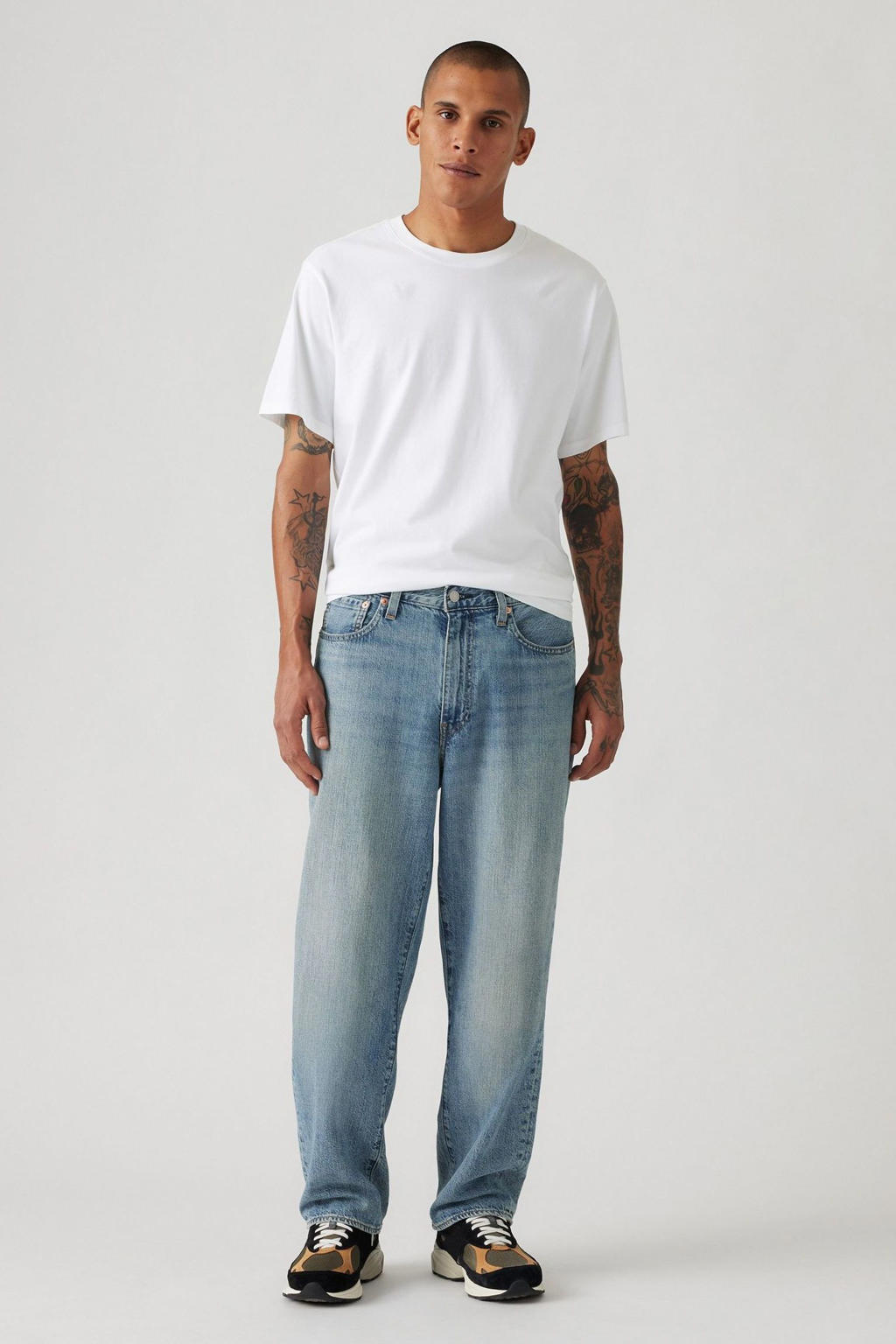 Levi's 568 loose fit jeans at the laundromat