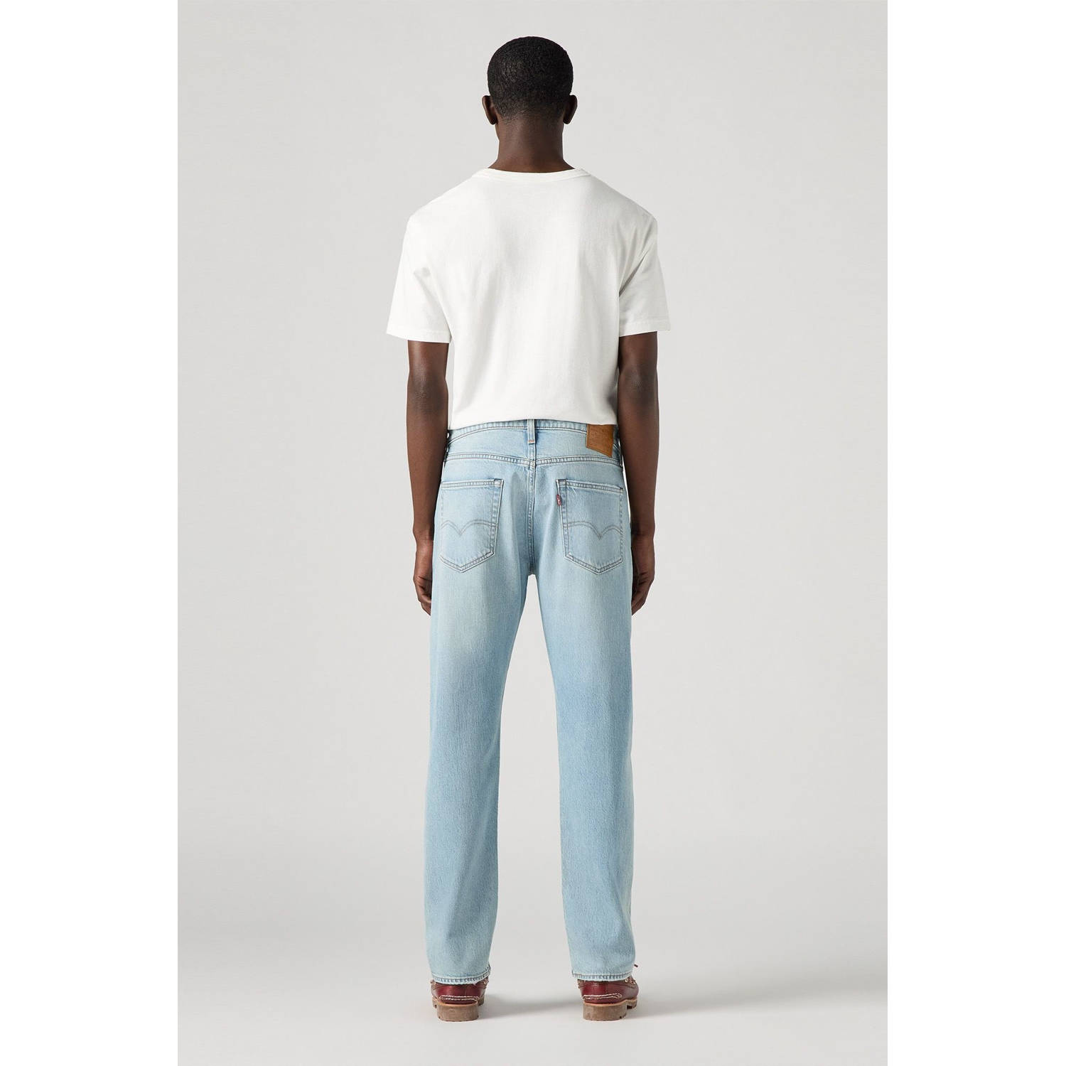 Levi's 502 tapered fit jeans top it off