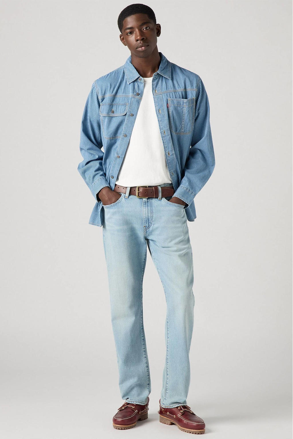 Levi's 502 tapered fit jeans top it off