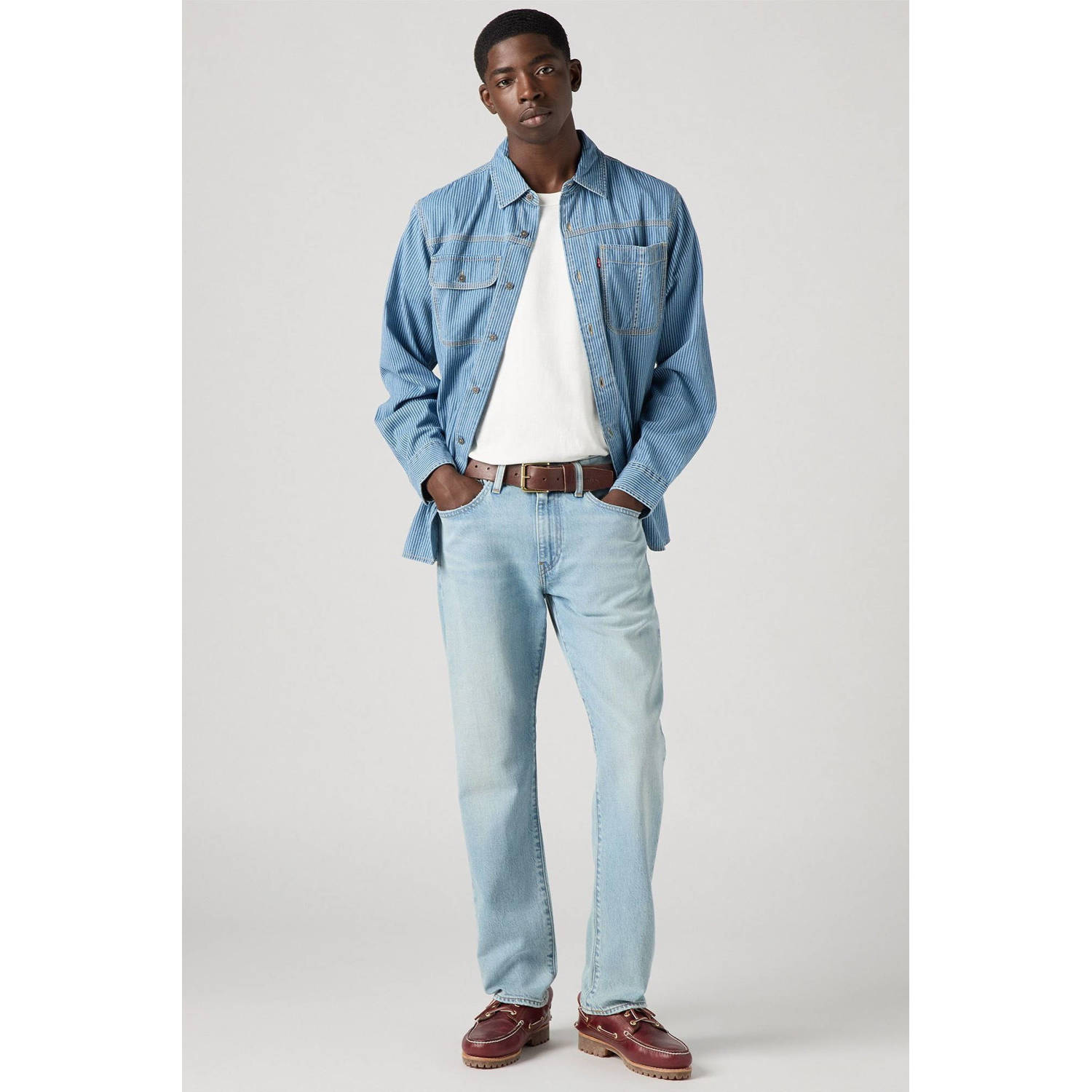 Levi's 502 tapered fit jeans top it off