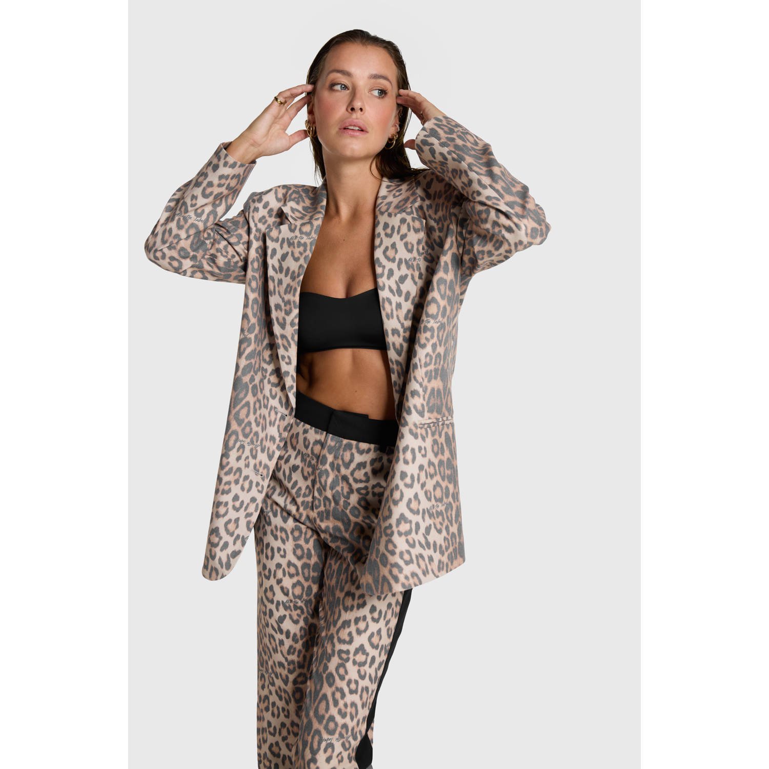 Alix the Label oversized blazer met panterprint en pailletten beige bruin