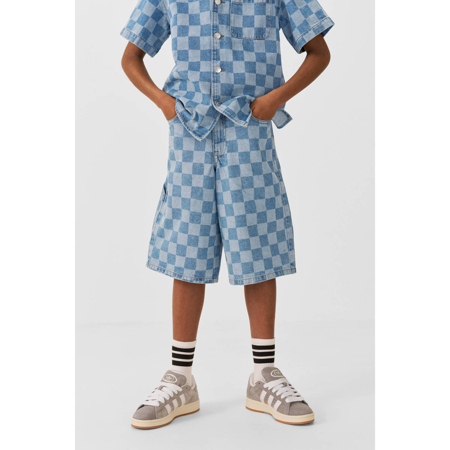 Coolcat denim short Bobby met checkerboard print blauw