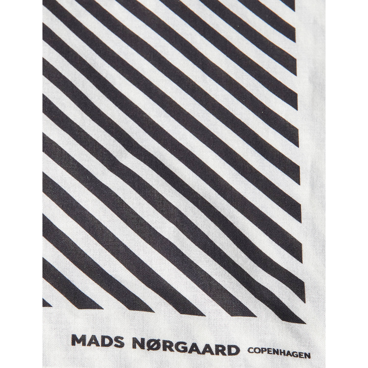 MADS NØRGAARD COPENHAGEN gestreept sjaaltje blauw zwart