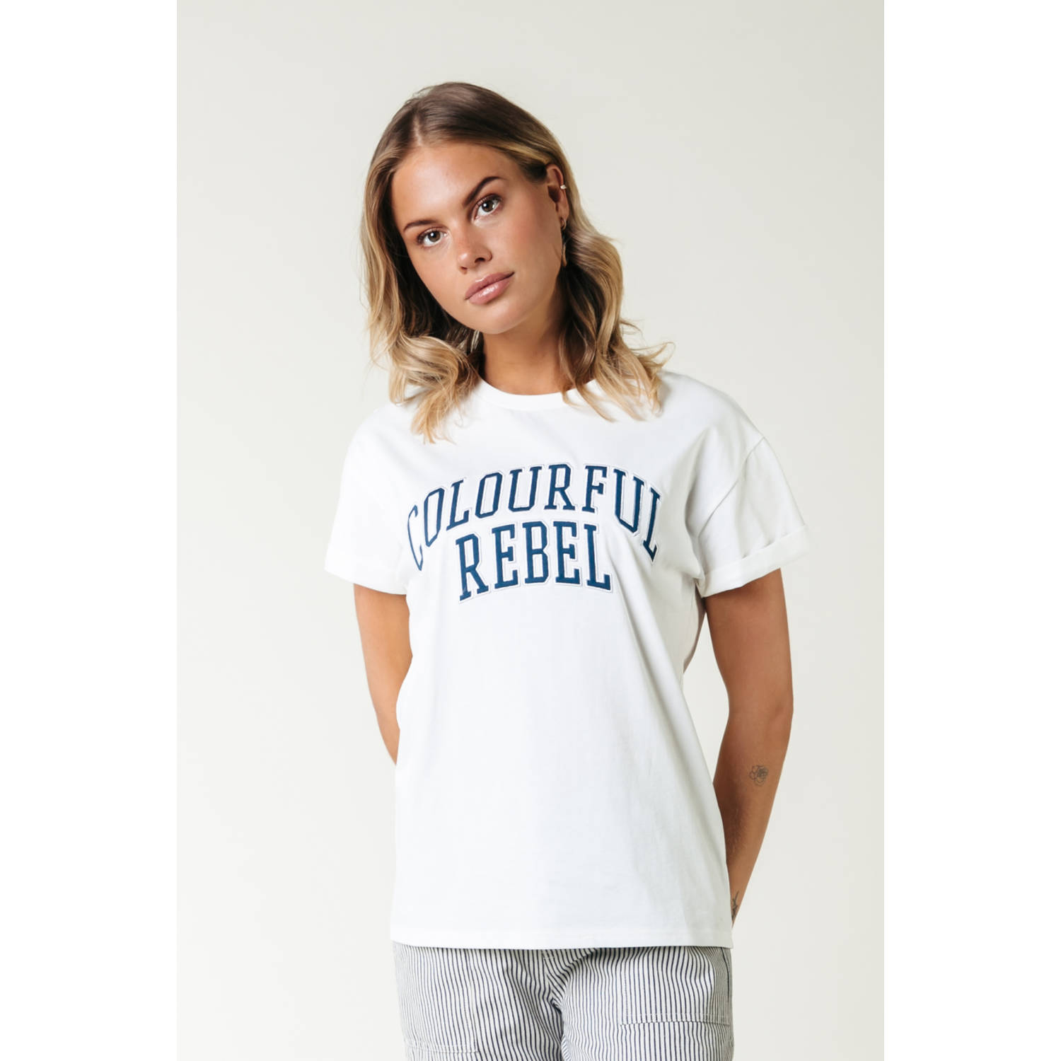 COLOURFUL REBEL Dames Tops & T-shirts Cr Print Boxy Tee Wit
