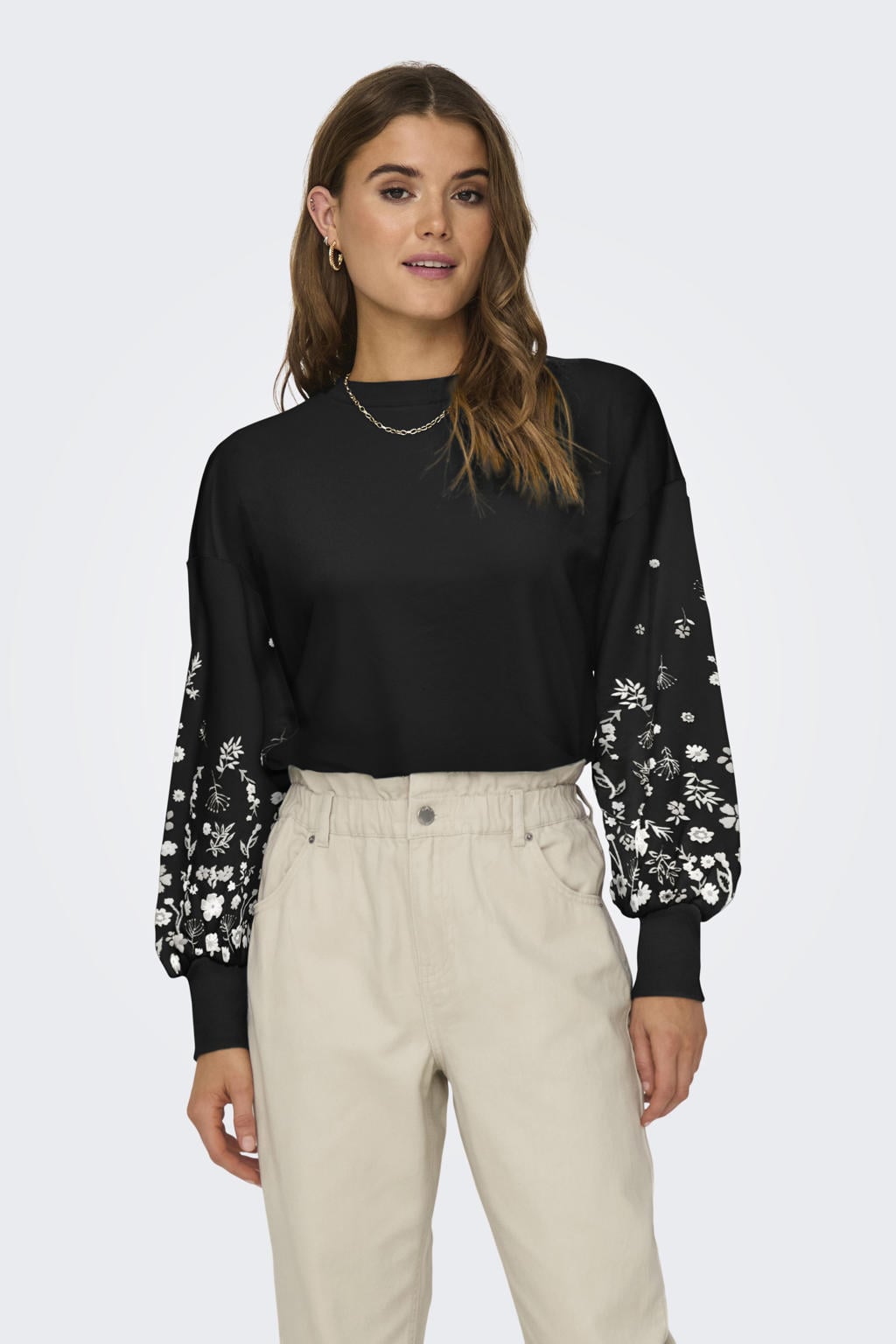 Zwart en multikleurige dames ONLY sweater van katoen met bloemenprint, lange mouwen, ronde hals en borduursels