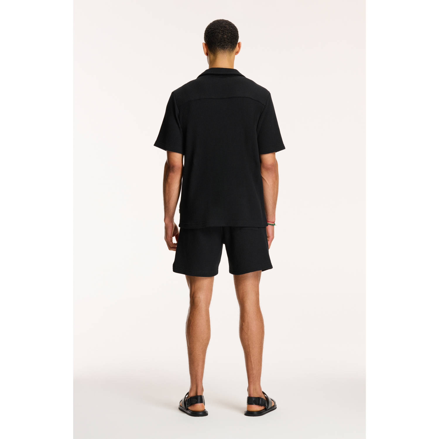 Shiwi casual short Oscar met wafelstructuur zwart