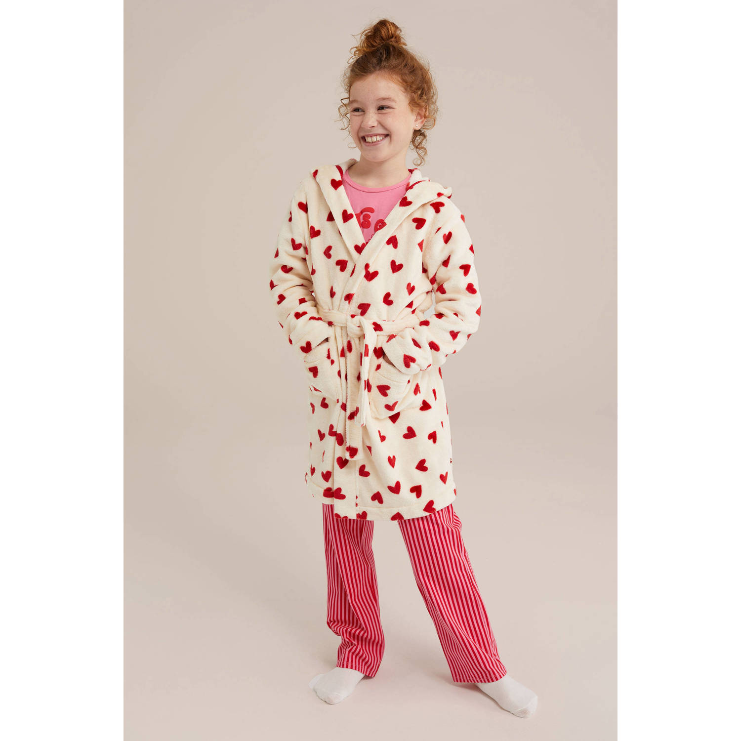 WE Fashion fleece badjas met hartjes print offwhite rood