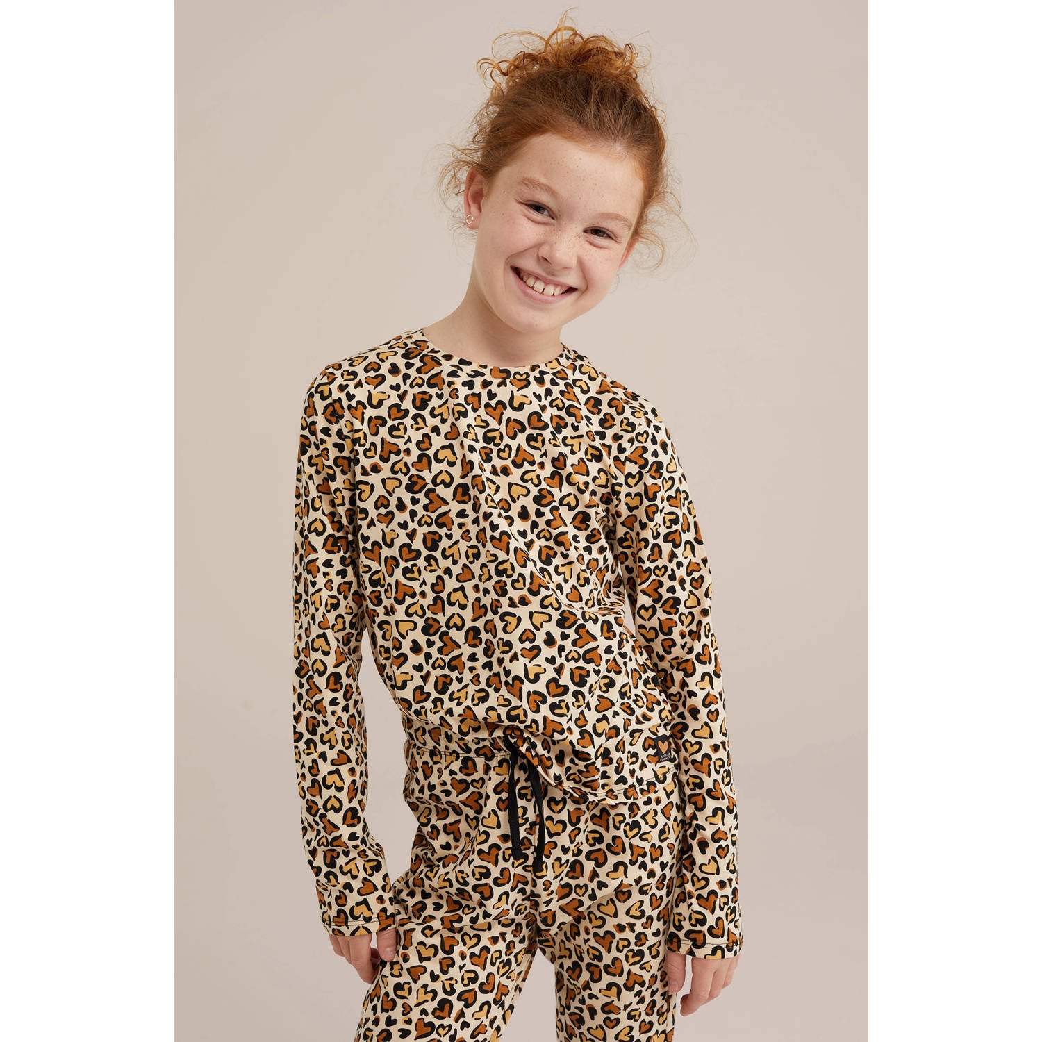 WE Fashion pyjama met panter hartjes print beige zwart