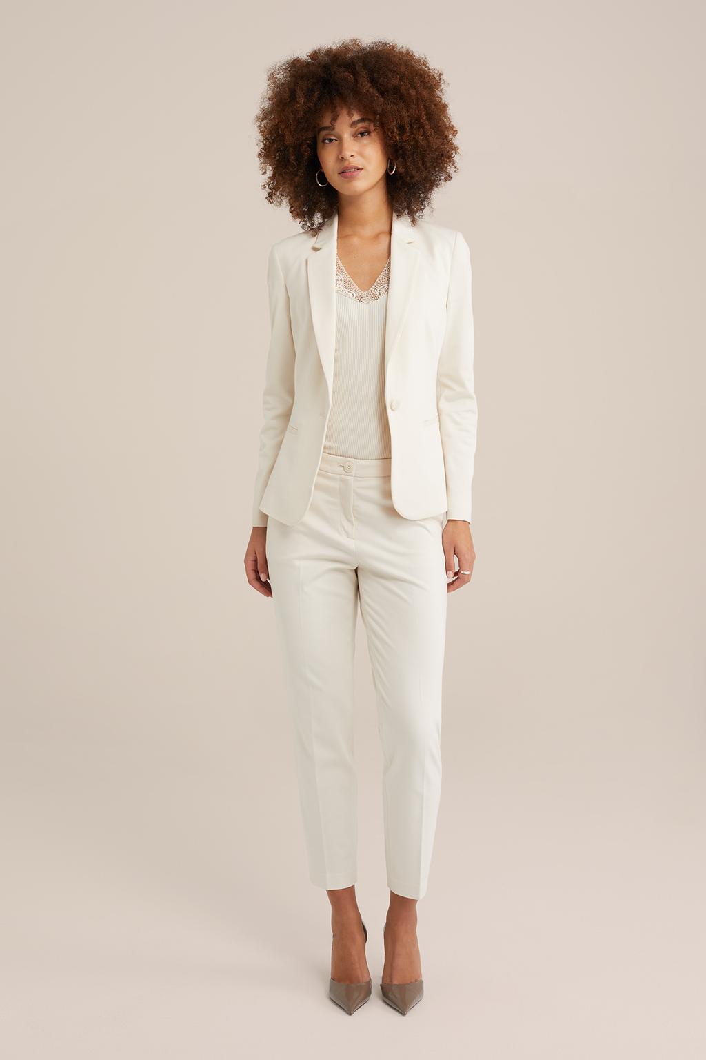 Ecru dames WE Fashion tapered fit chino van viscose met regular waist en effen