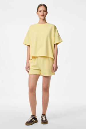 sweatshort PCCHILLI geel