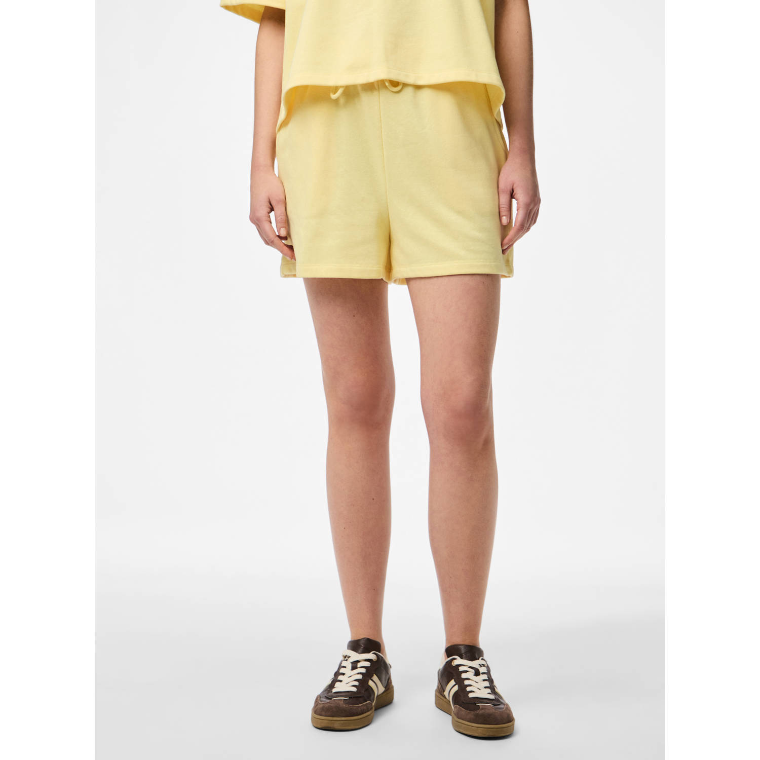 PIECES loungeshort PCCHILLI geel