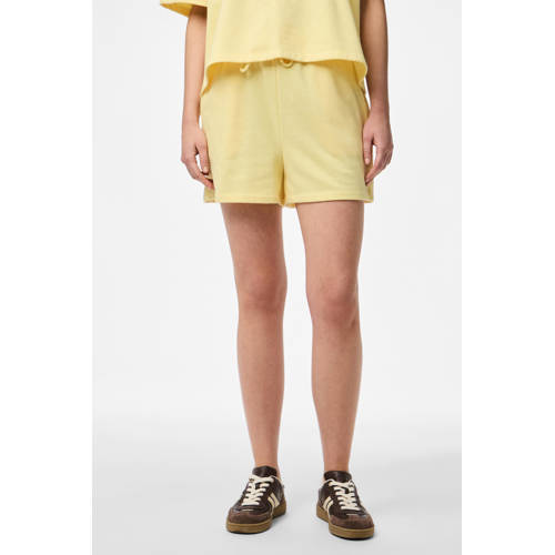 PIECES loungeshort PCCHILLI geel afbeelding