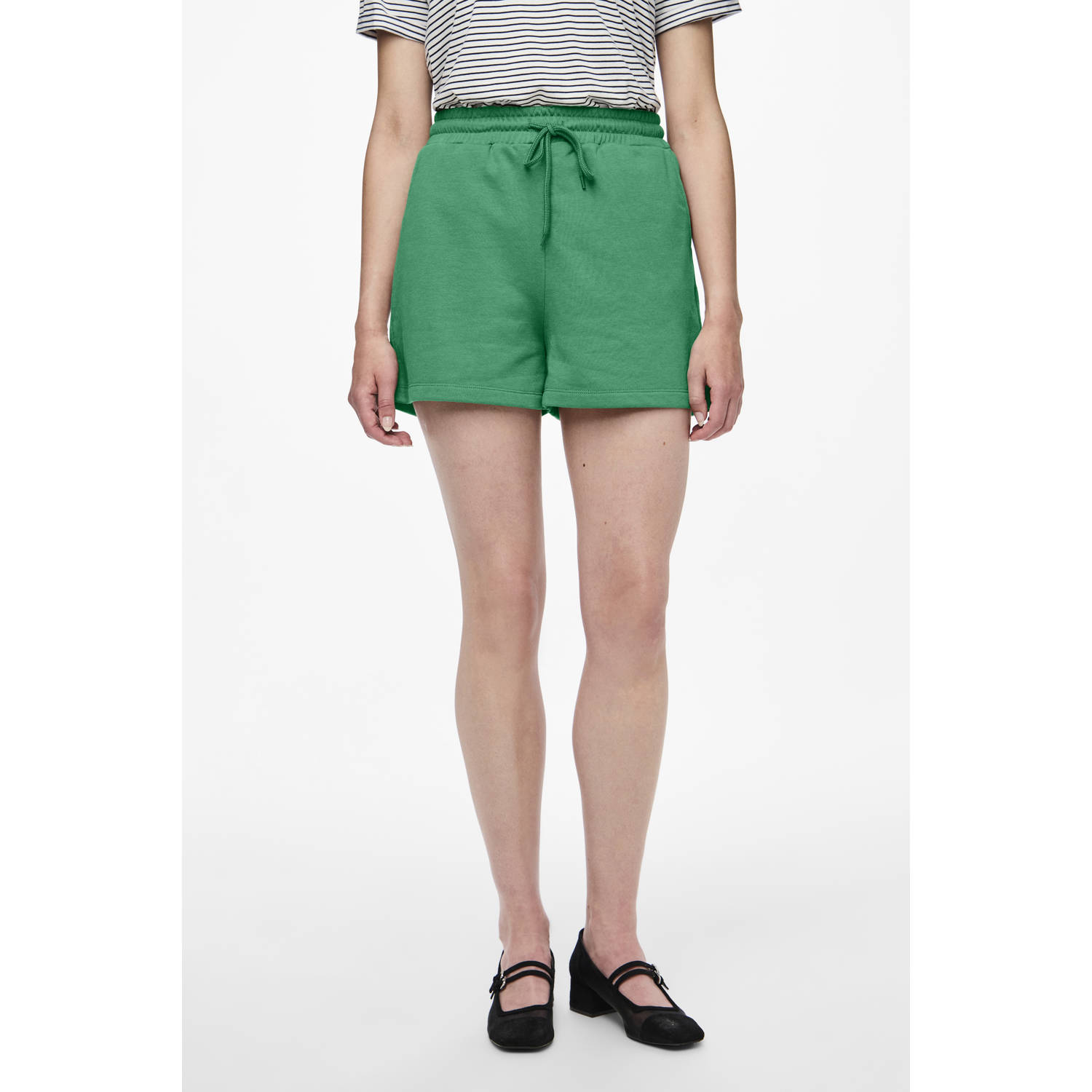 PIECES loungeshort PCCHILLI groen