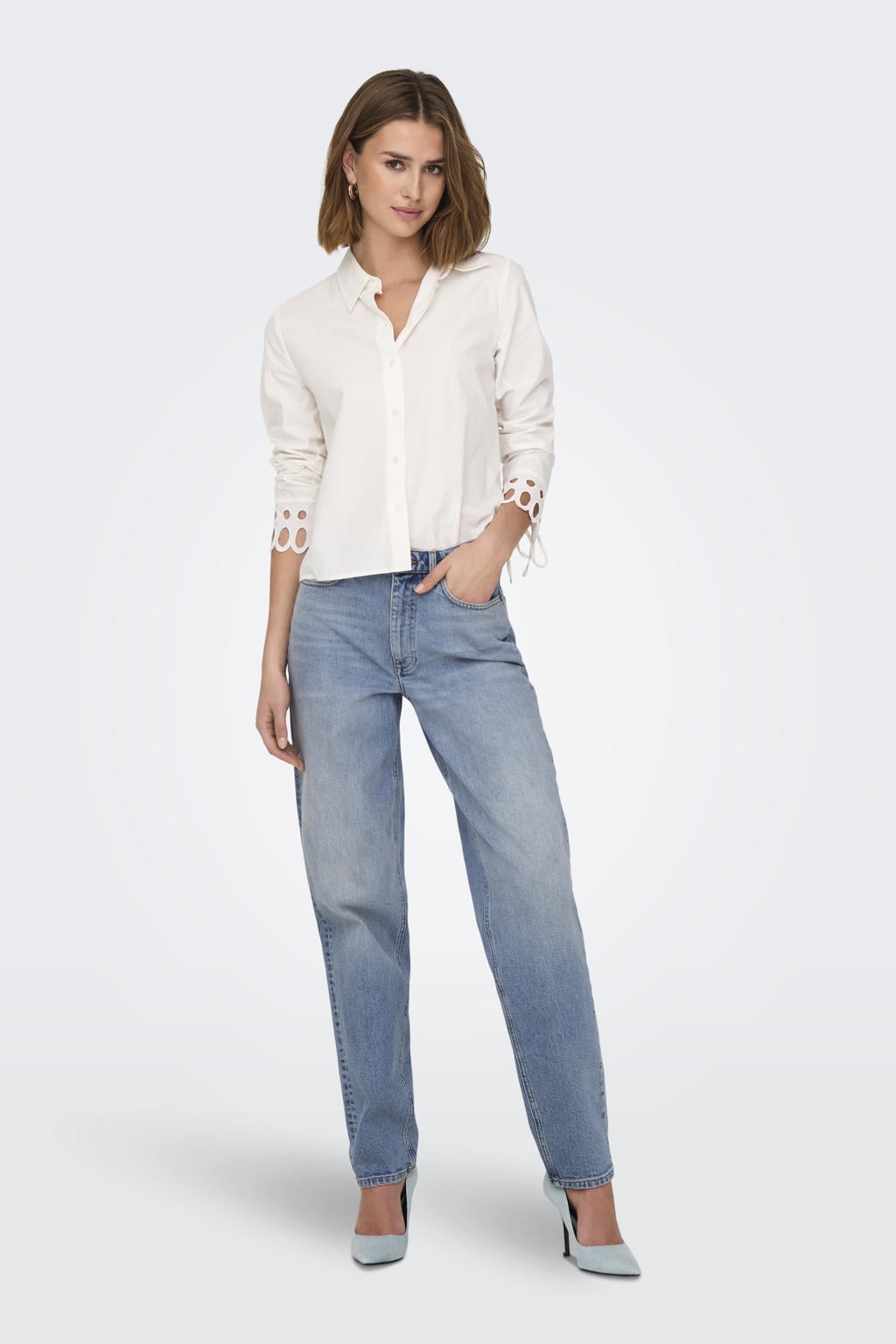 Light blue denim dames ONLY high waist mom jeans van denim met rits- en knoopsluiting en effen