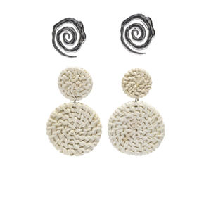 oorbellen ONLMALENA - set van 2 beige/zilverkleurig