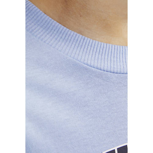 JACK & JONES JUNIOR T-shirt JJECALEB VARSITY met logo lichtblauw afbeelding
