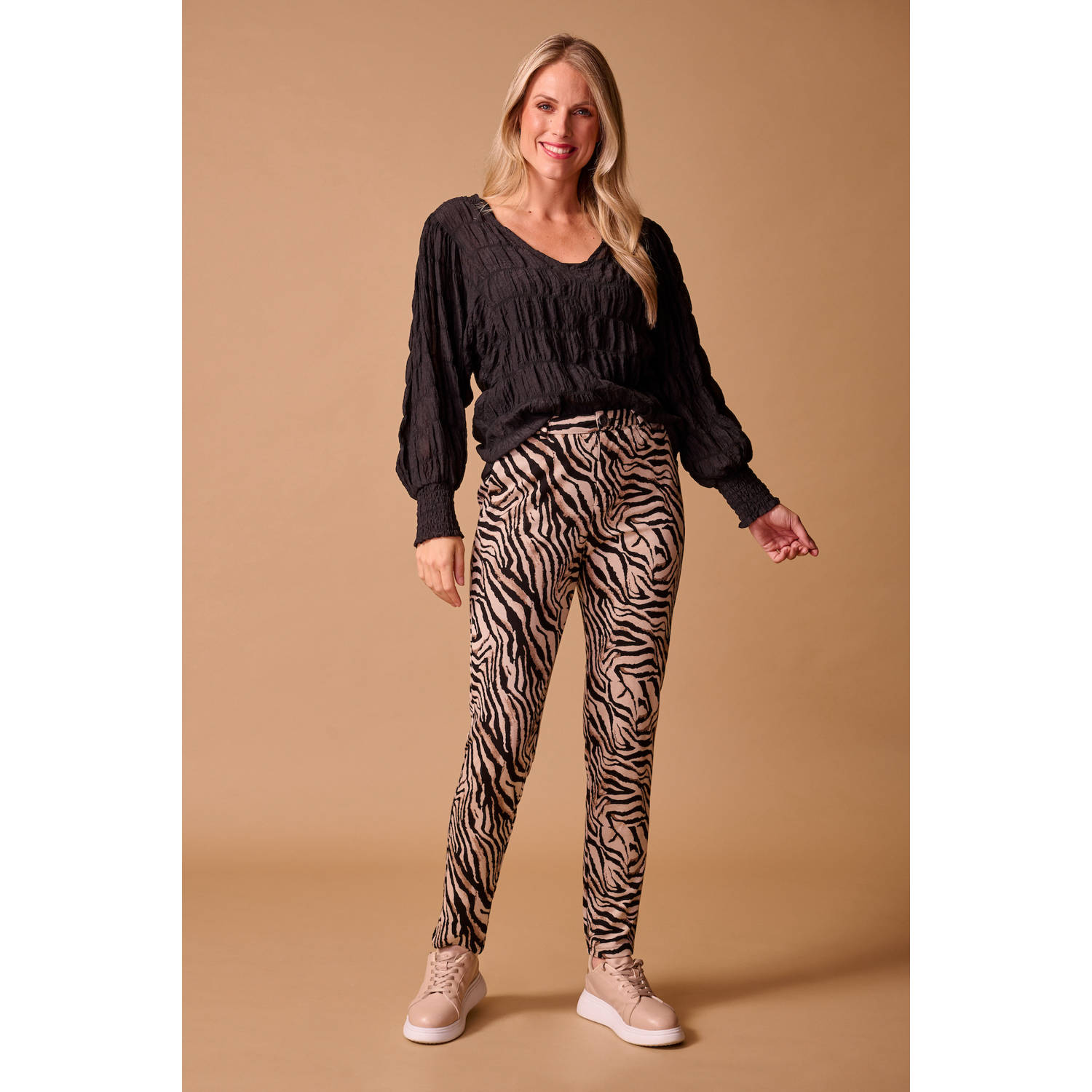ILOSA straight fit broek met zebraprint zand zwart