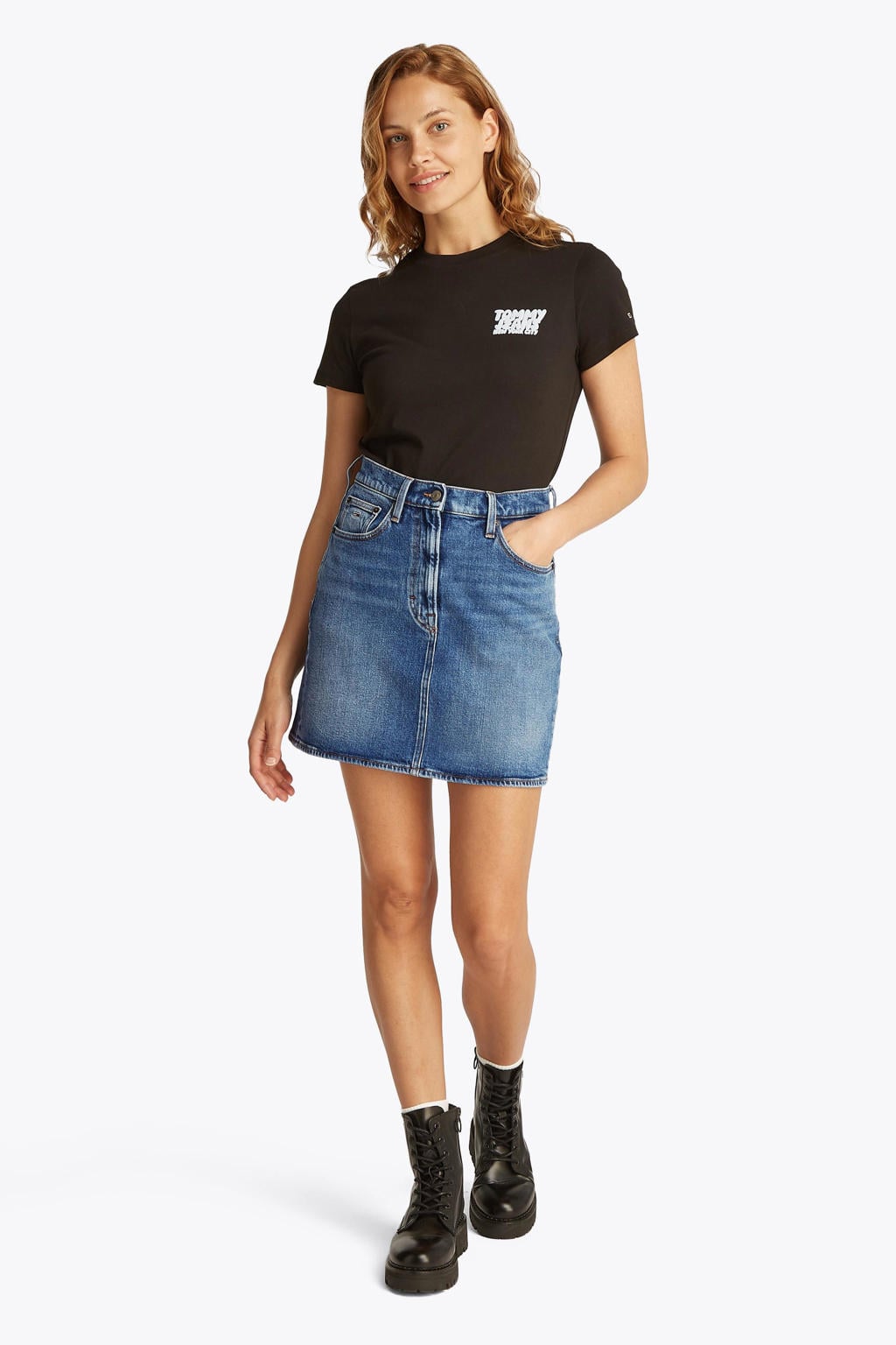 Medium blue denim dames Tommy Jeans spijkerrok gemaakt van denim en met rits- en knoopsluiting