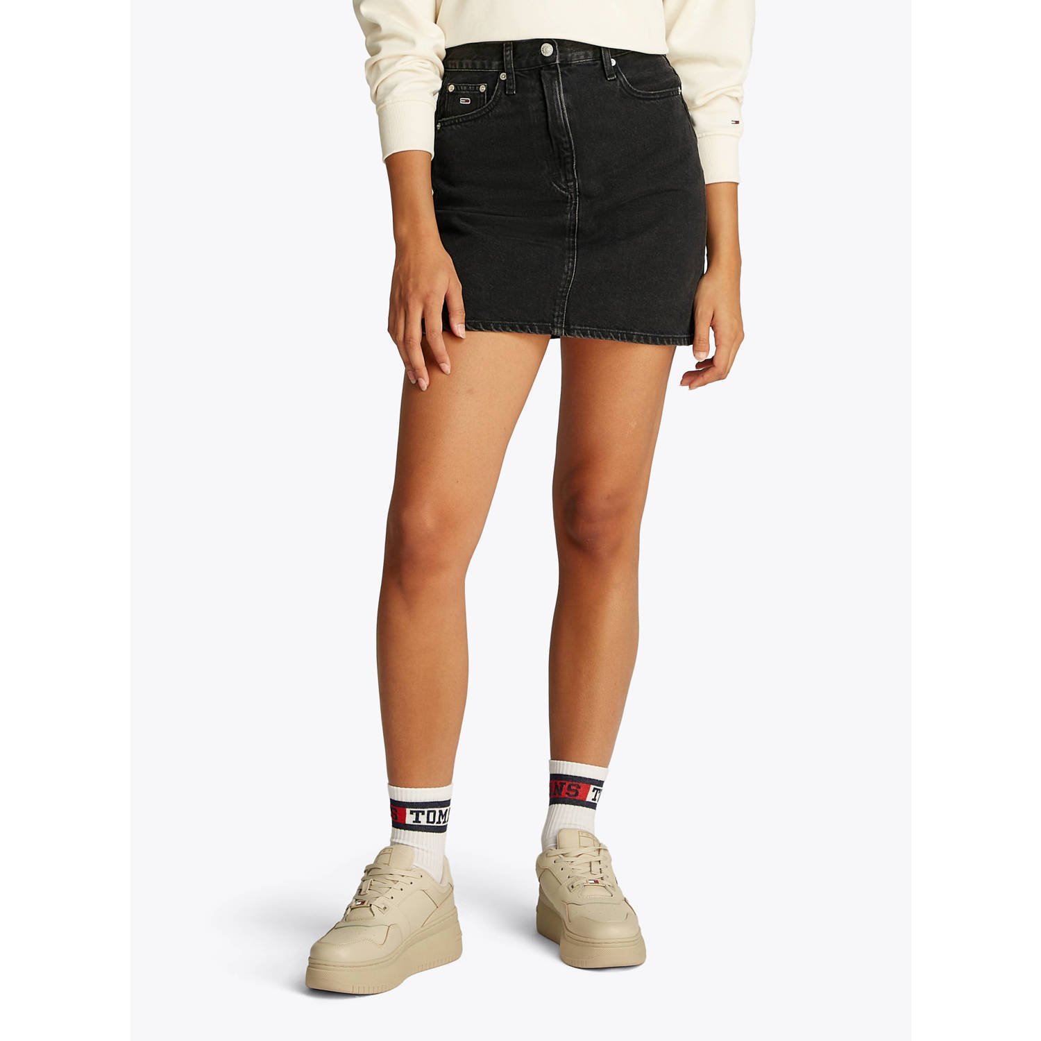 TOMMY JEANS rok MOM SKIRT BI8080 in zwarte was in mini-lengte