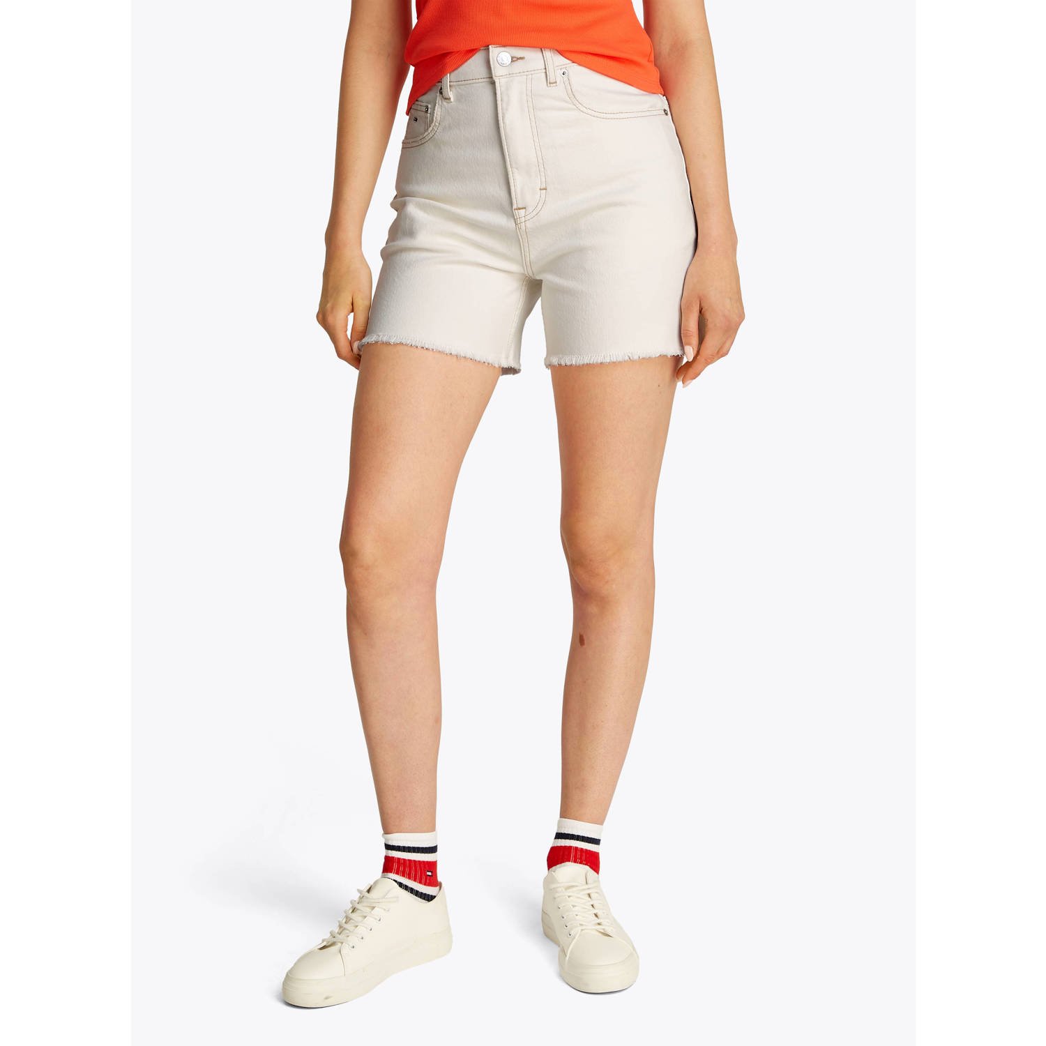 TOMMY JEANS Short MOM SHORT BI8194 met logo-badge rafelige rand