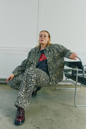 spijkerjas met zebraprint