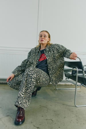 spijkerjas met zebraprint