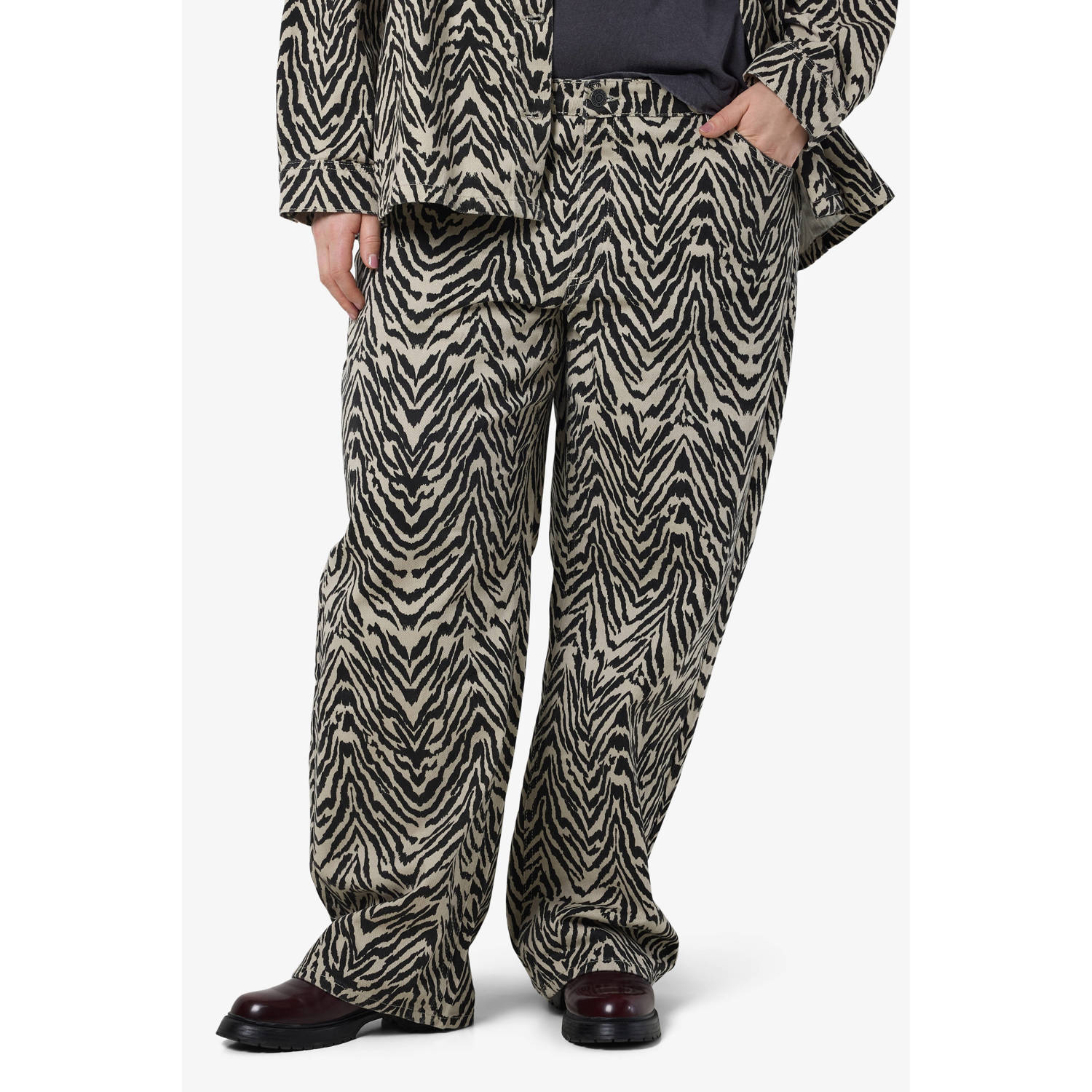 NOISY MAY Curve regular waist jeans met zebraprint
