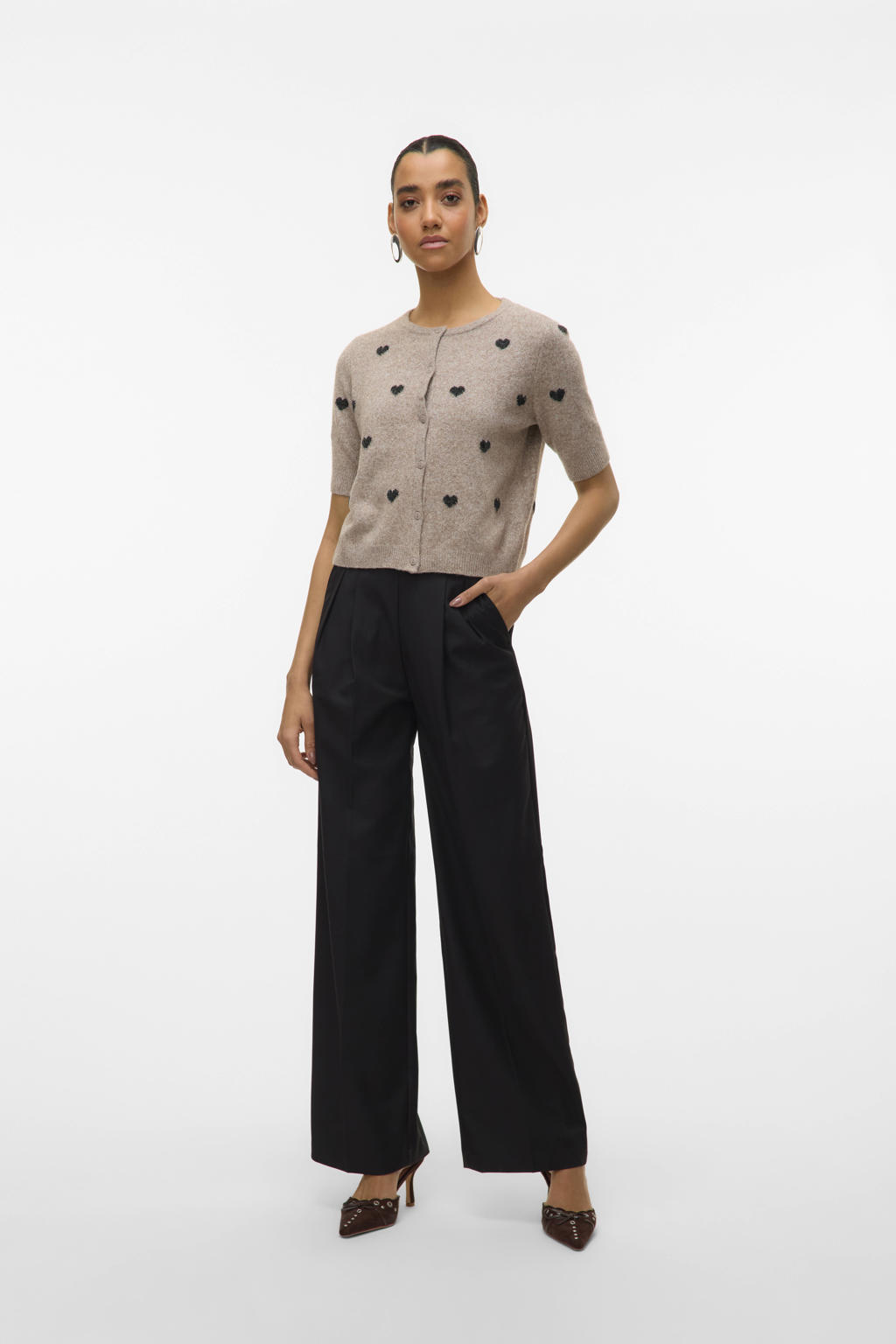 Grijs en zwarte dames VERO MODA gebreid vest bruin met korte mouwen, ronde hals en knoopsluiting