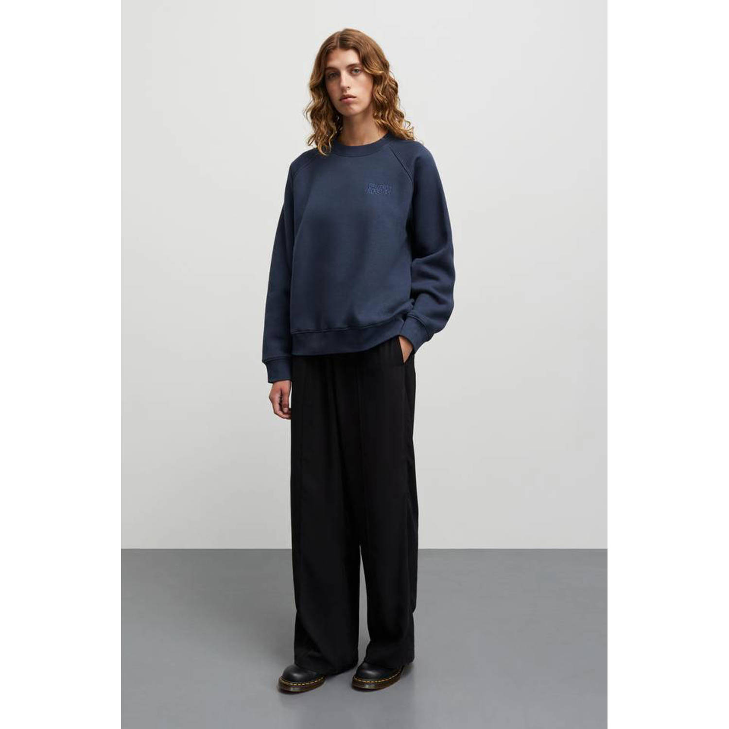 MADS NØRGAARD COPENHAGEN wide leg regular waist broek zwart