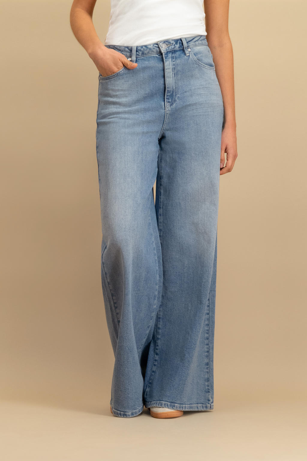 Medium blue denim dames Circle of Trust high waist wide leg jeans van denim met rits- en knoopsluiting en effen