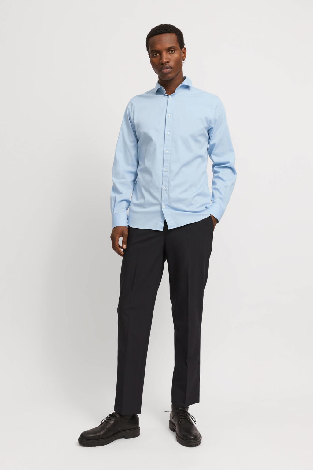 Lichtblauwe heren JACK & JONES PREMIUM zakelijk overhemd van katoen met effen, lange mouwen, klassieke kraag en knoopsluiting