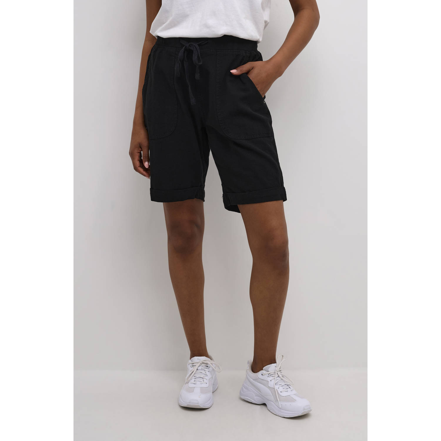 Kaffe comfort fit regular waist bermuda short zwart