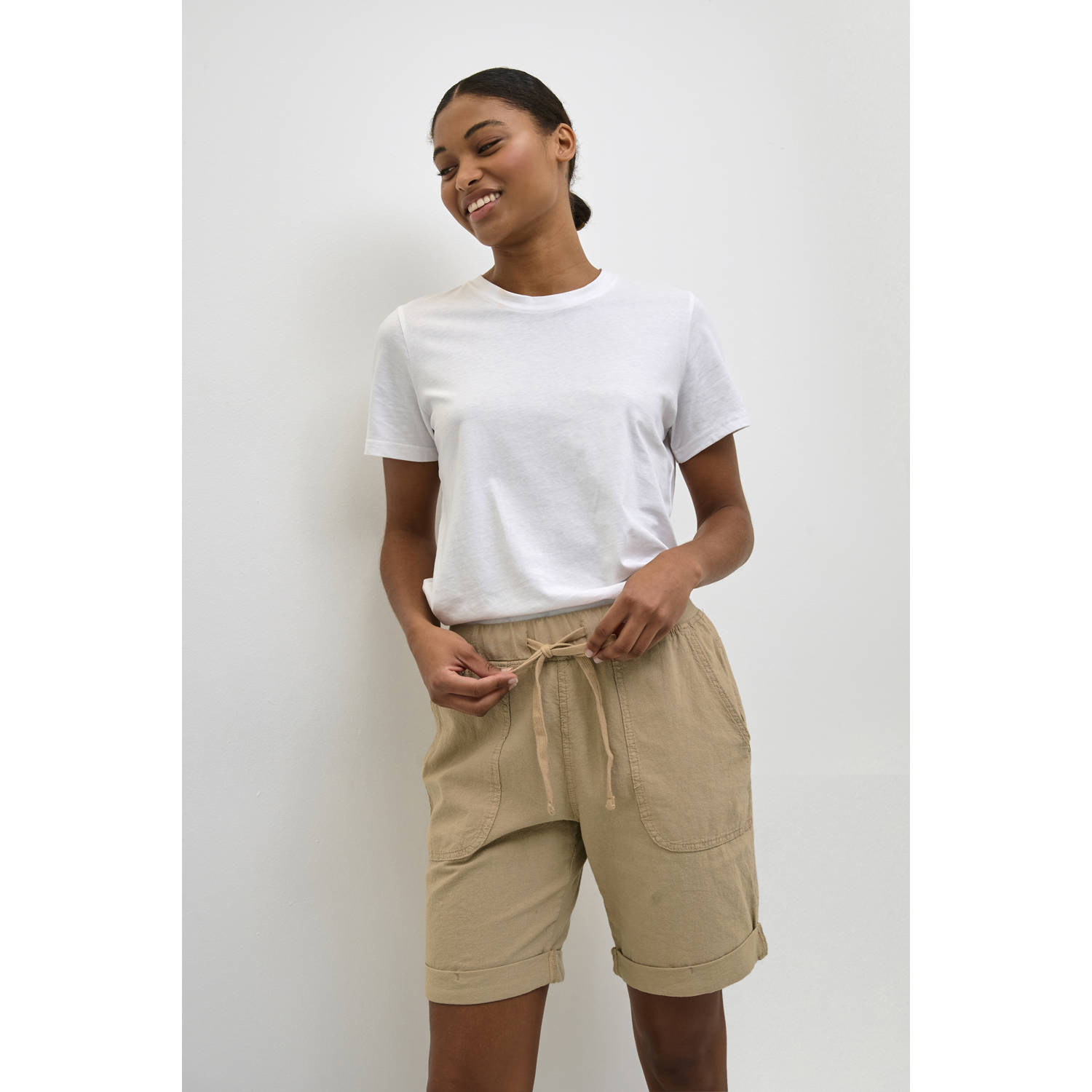 Kaffe comfort fit regular waist casual short zand