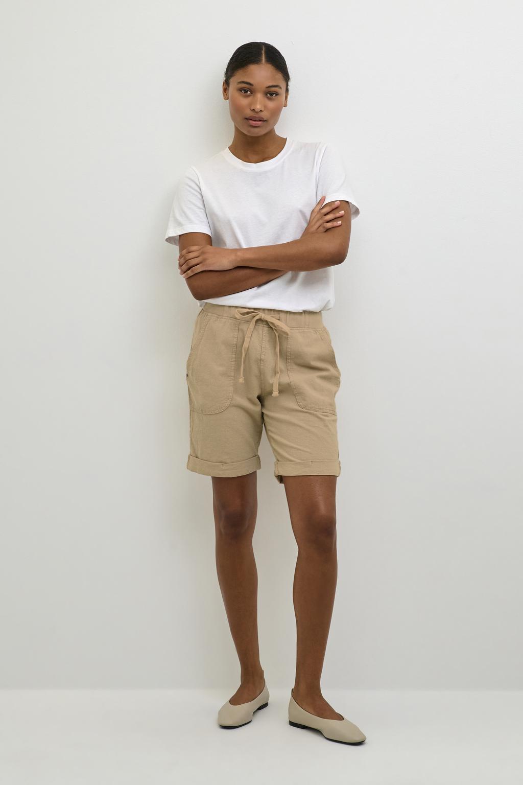 Zandkleurige dames Kaffe comfort fit regular waist casual short van katoen met elastische tailleband met koord en effen