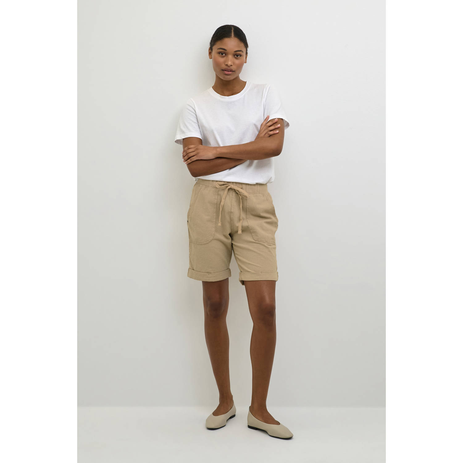 Kaffe comfort fit regular waist casual short zand
