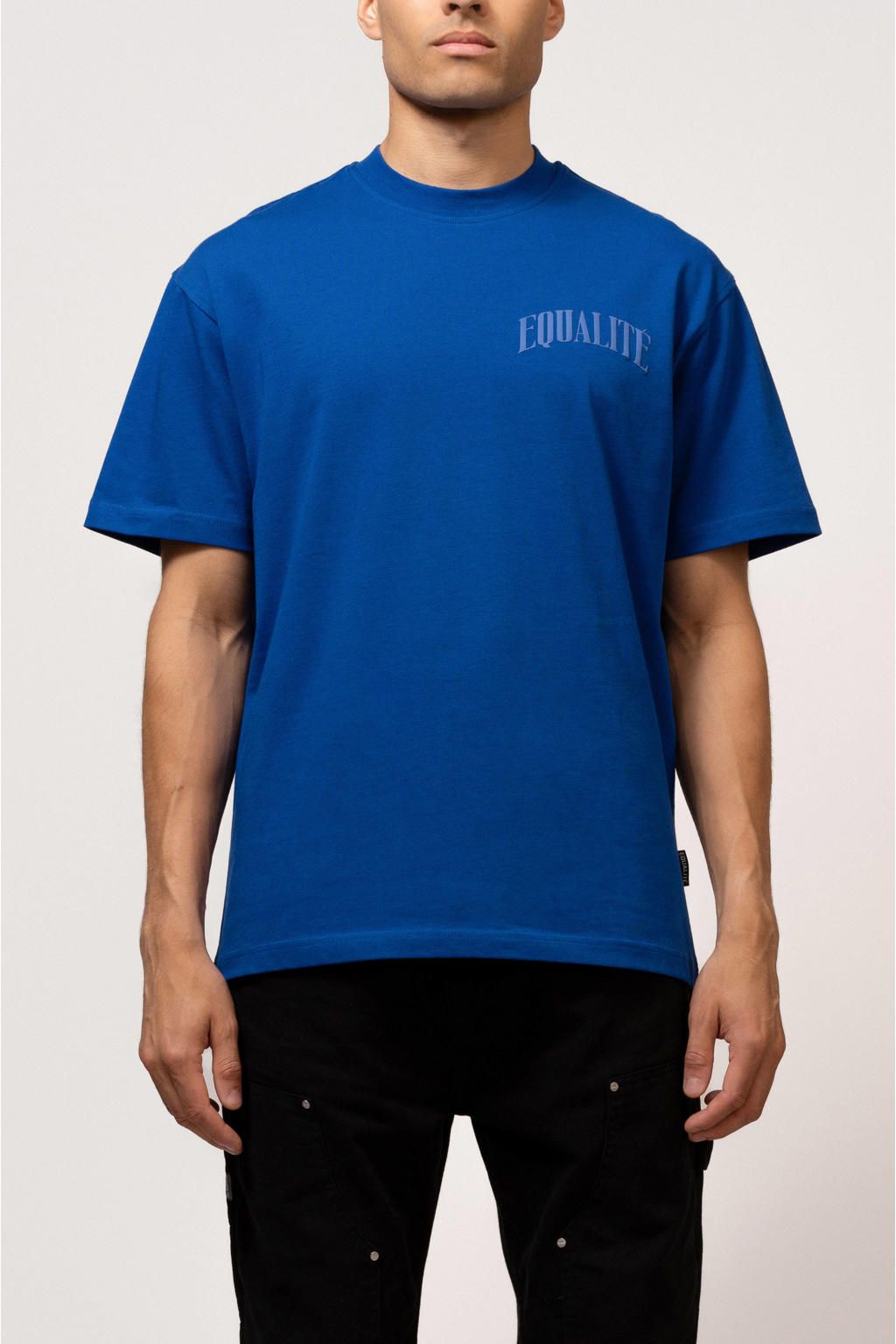 Blauwe Equalité t-shirt van katoen met backprint, korte mouwen en ronde hals