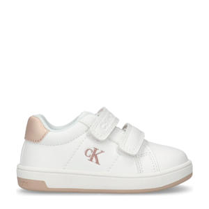   sneakers wit